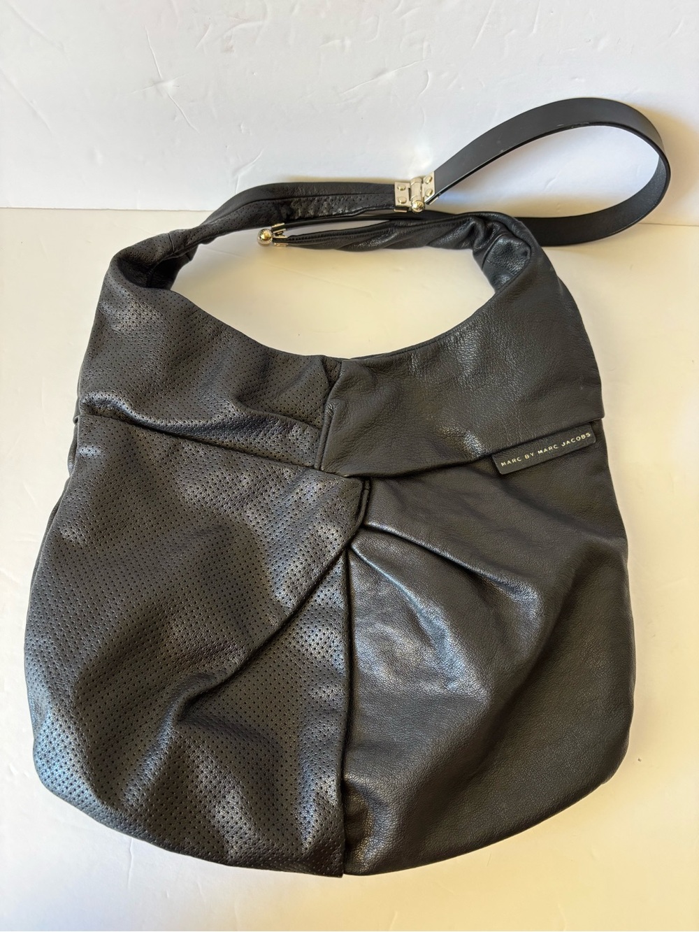 Marc by Marc Jacobs Black Leather Slingdoodle Shoulder Bag